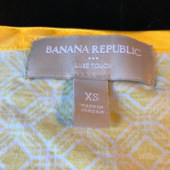 Banana Republic lightweight yellow sleeveless tee - Picture 4 of 5
